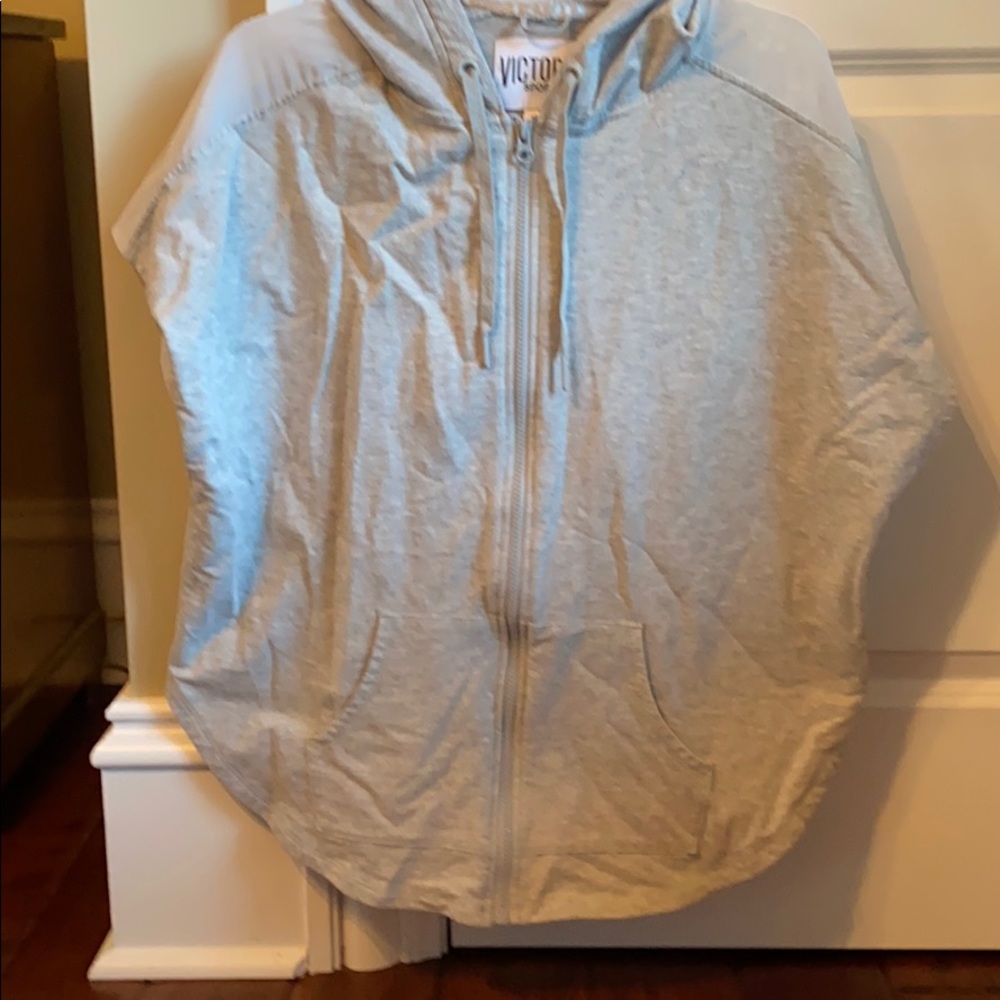 Shortsleeved hoodie